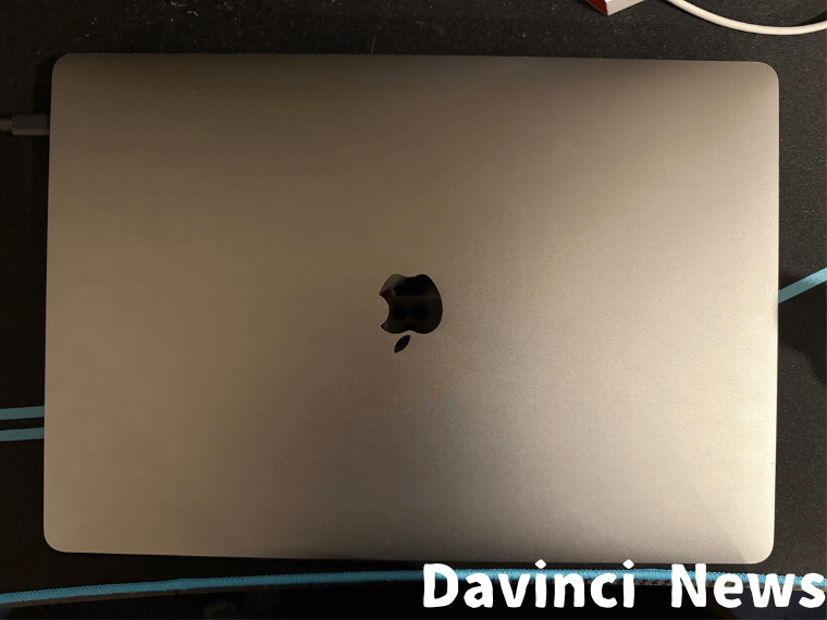 MacBookスペースグレイの画像